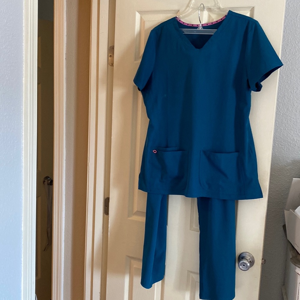 Heart soul brand Caribbean blue scrub set 💚